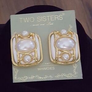 Two Sisters Vintage Pearl‎ Clip On Earrings